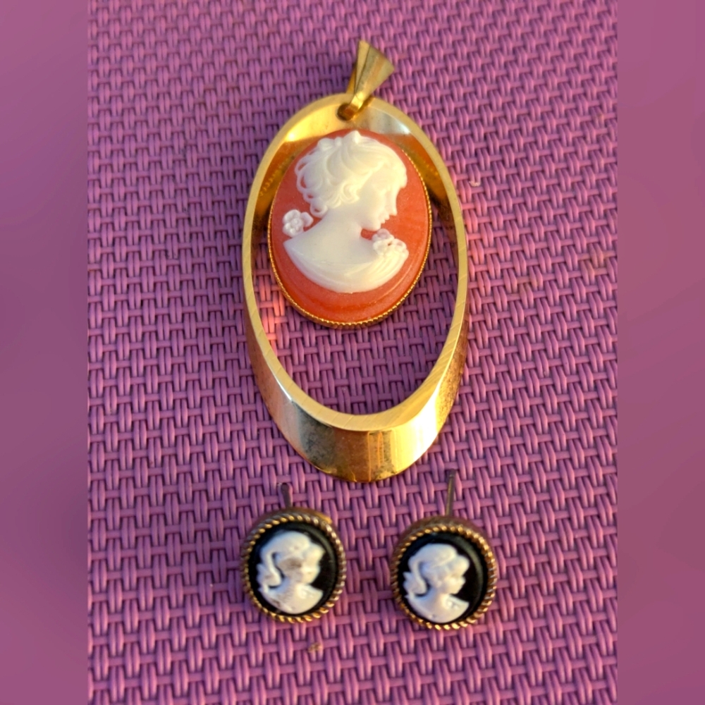 Vintage Set of 2 Cameo Pendant & Earrings